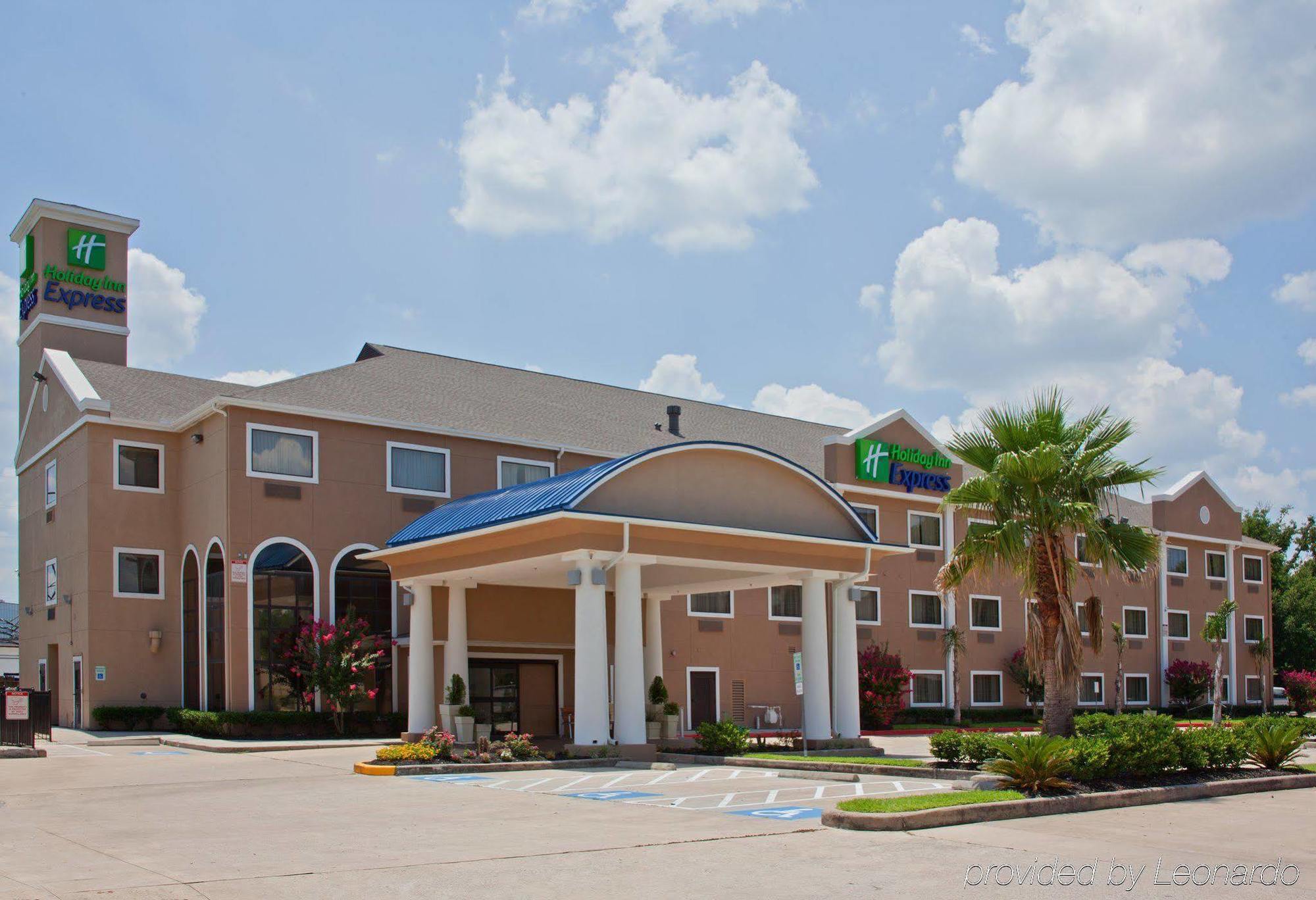 Holiday Inn Express Houston North-1960 Champions Area Екстер'єр фото